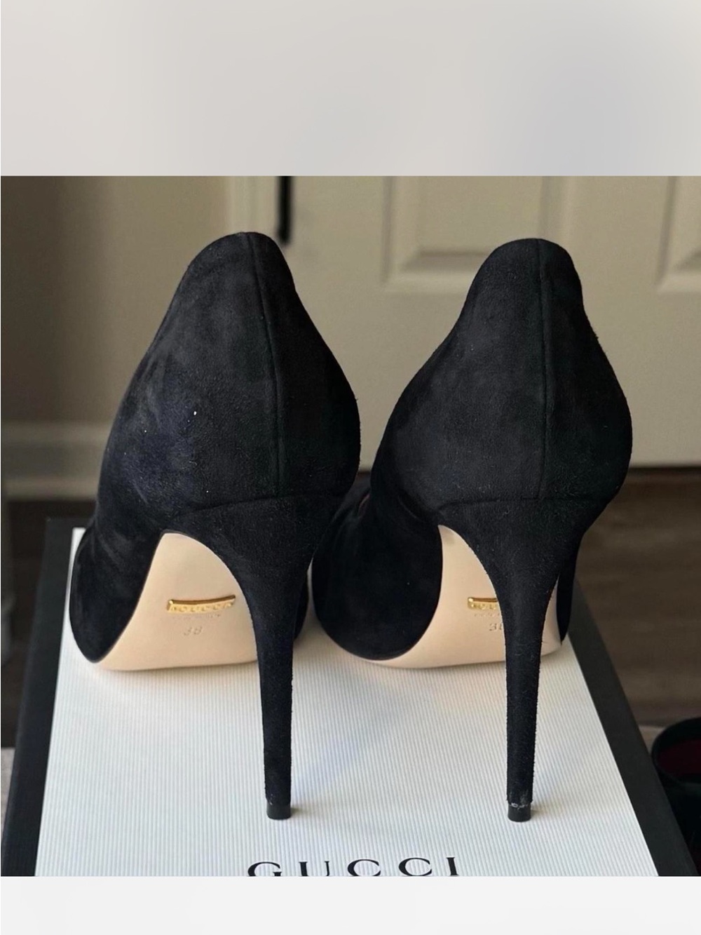 Gucci Sylvia Black Suede Pumps with Removable Bow - Picture 5 of 8